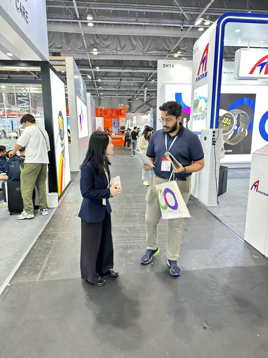 Adeen talking to an exhibitor at a trade show